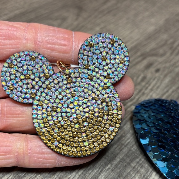 🌵5 for $20🌵 Blue Sequin Heart and Mickey Mouse Keychains - Picture 4 of 6